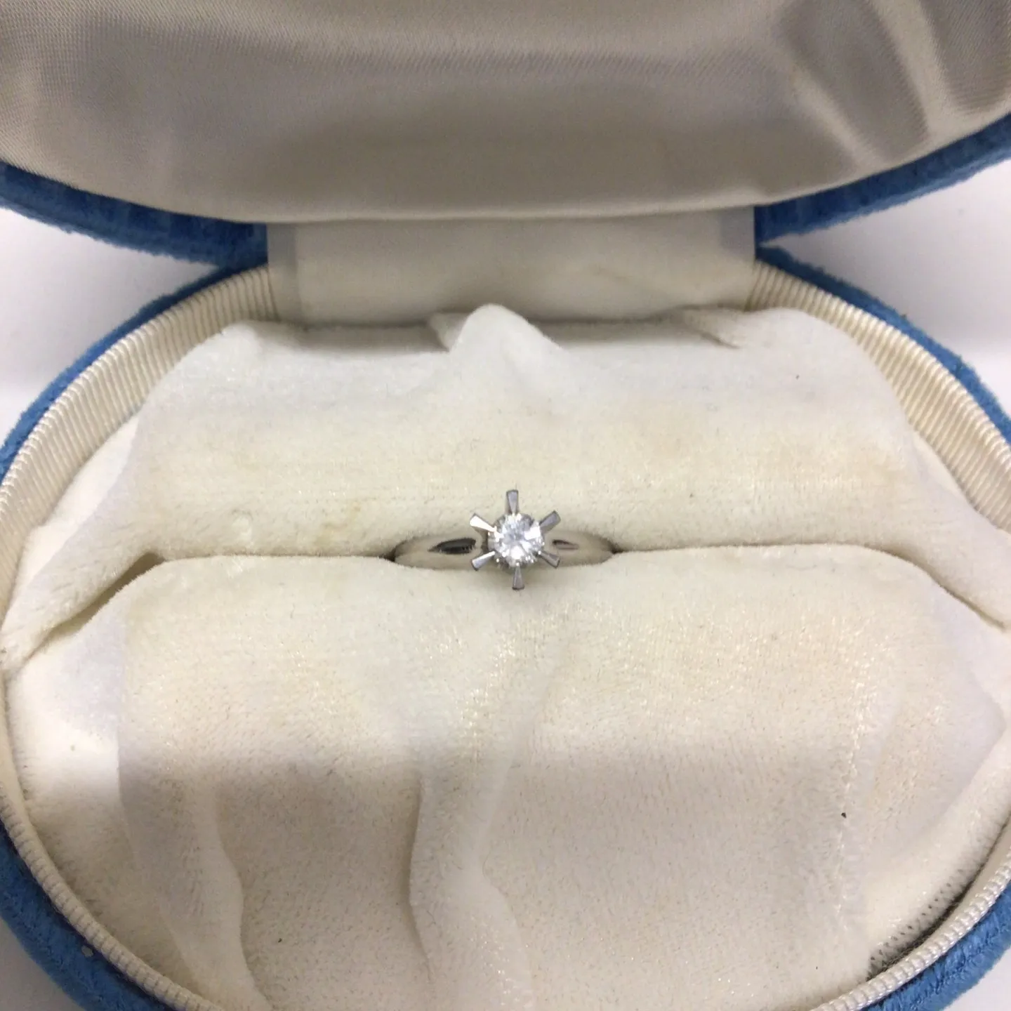 名古屋で指輪、宝石買取なら当店で!!。